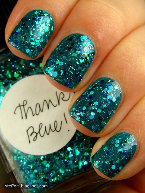 Simple Design With Green Glitter Nail; Green Nail; Green Glitter Nail;chic nail designs;easy designs for short nails; Fall nails; winter nail; Christmas Nails