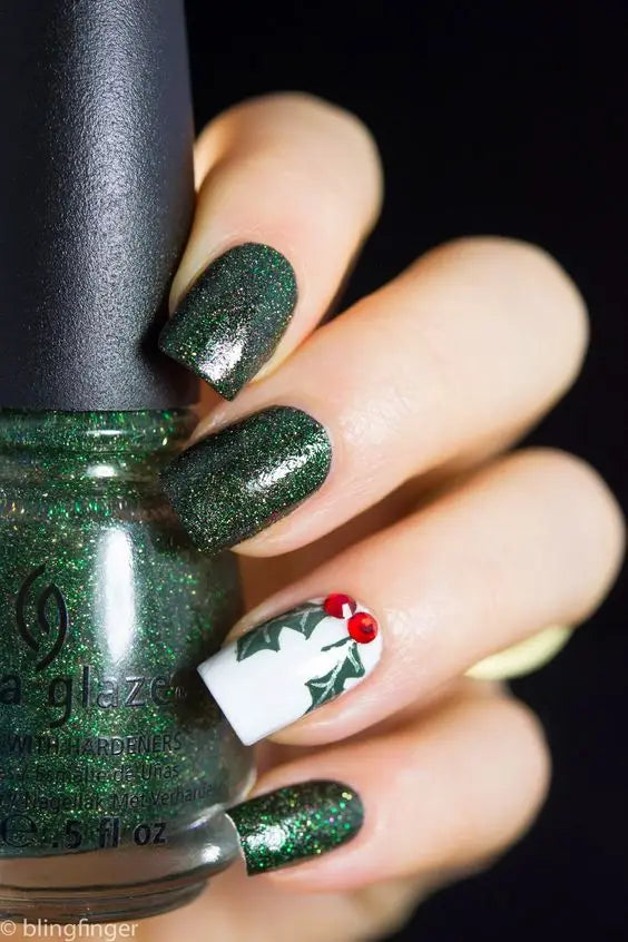 Christmas Tree Nails Art; Christmas nails; cute Christmas nails; Christmas coffin nails; easy Christmas nails; Christmas nails designs;