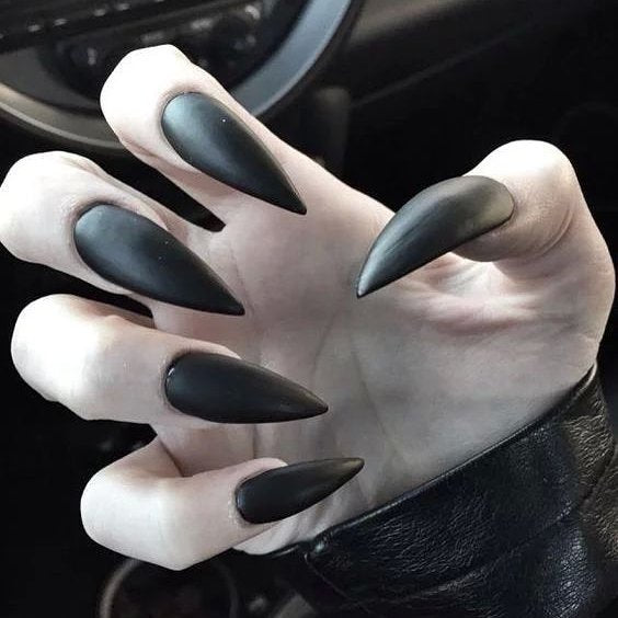 <img src="//cdn.shopify.com/s/files/1/2375/3611/files/black_stiletto_nails1.jpg?v=1538229033" alt="Best Black Stiletto Nails Designs For Your Halloween； Black nails; black stiletto nails; black and white; stiletto nails; long nails; nails addict; nails magazine; gothic nails; Halloween nails" />